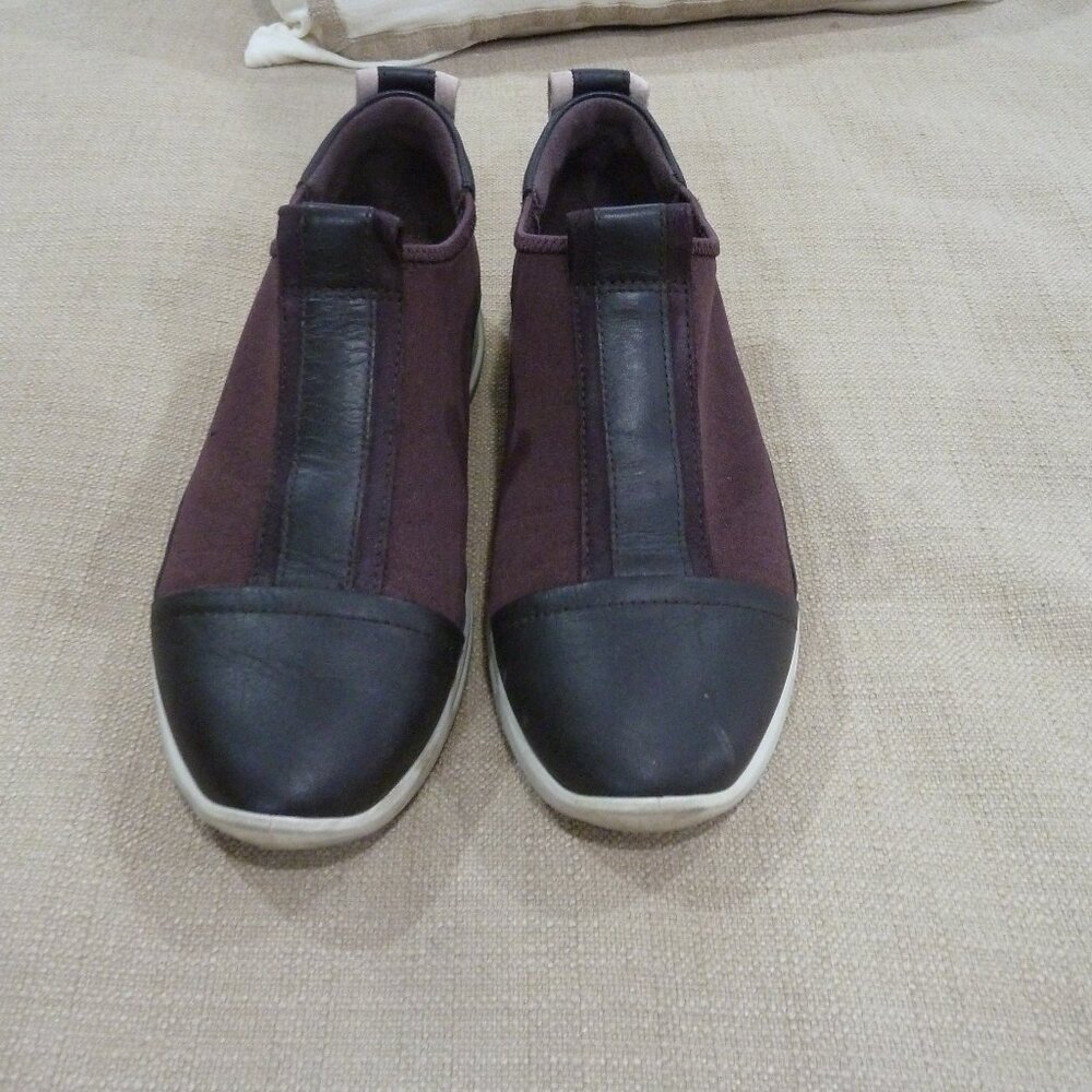 ECCO Women’s Size 37 Black Flexure Runner Slip on Sneaker